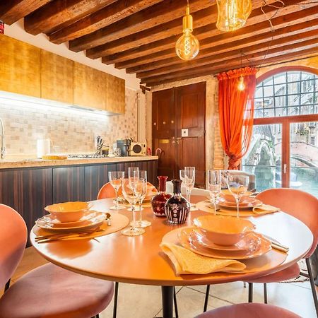 Casa Manina Sul Ponte - Your Private Canal View Венеция Екстериор снимка