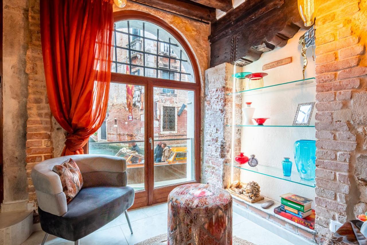 Casa Manina Sul Ponte - Your Private Canal View Венеция Екстериор снимка