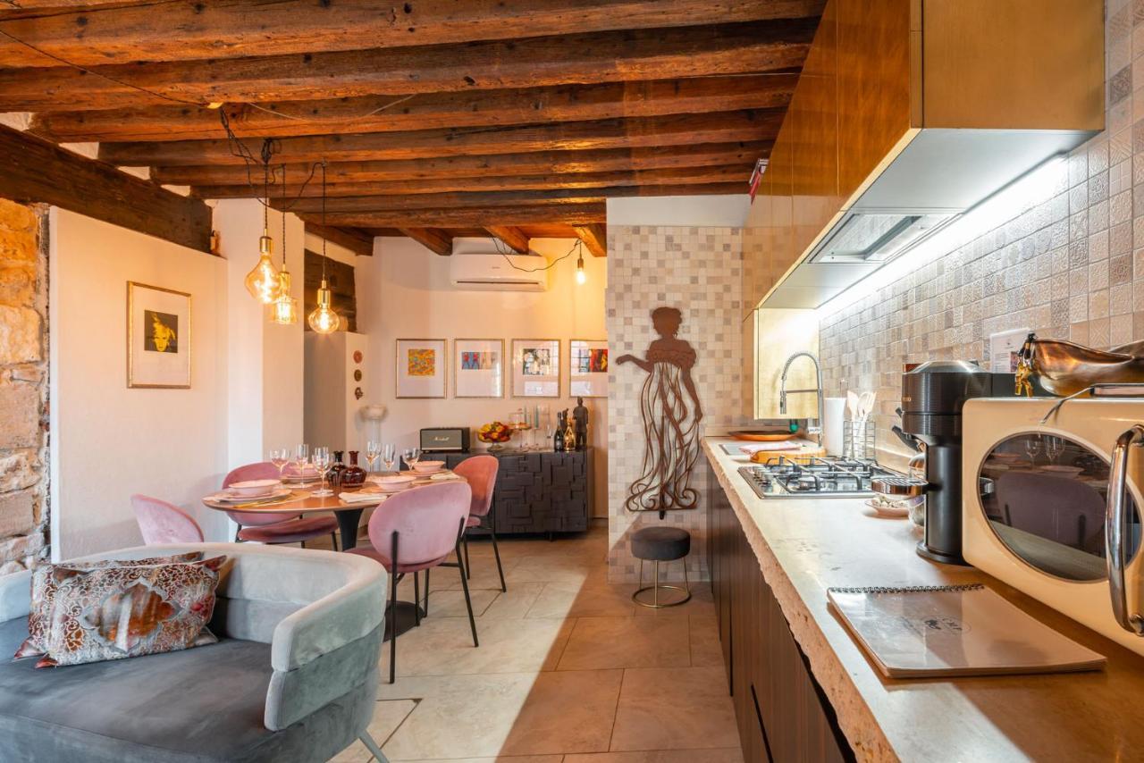 Casa Manina Sul Ponte - Your Private Canal View Венеция Екстериор снимка