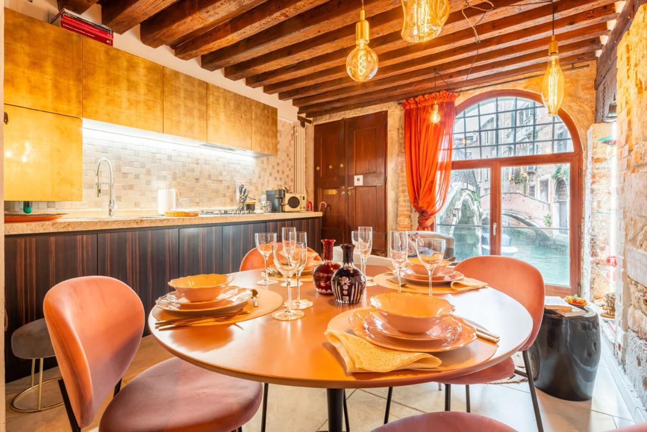 Casa Manina Sul Ponte - Your Private Canal View Венеция Екстериор снимка
