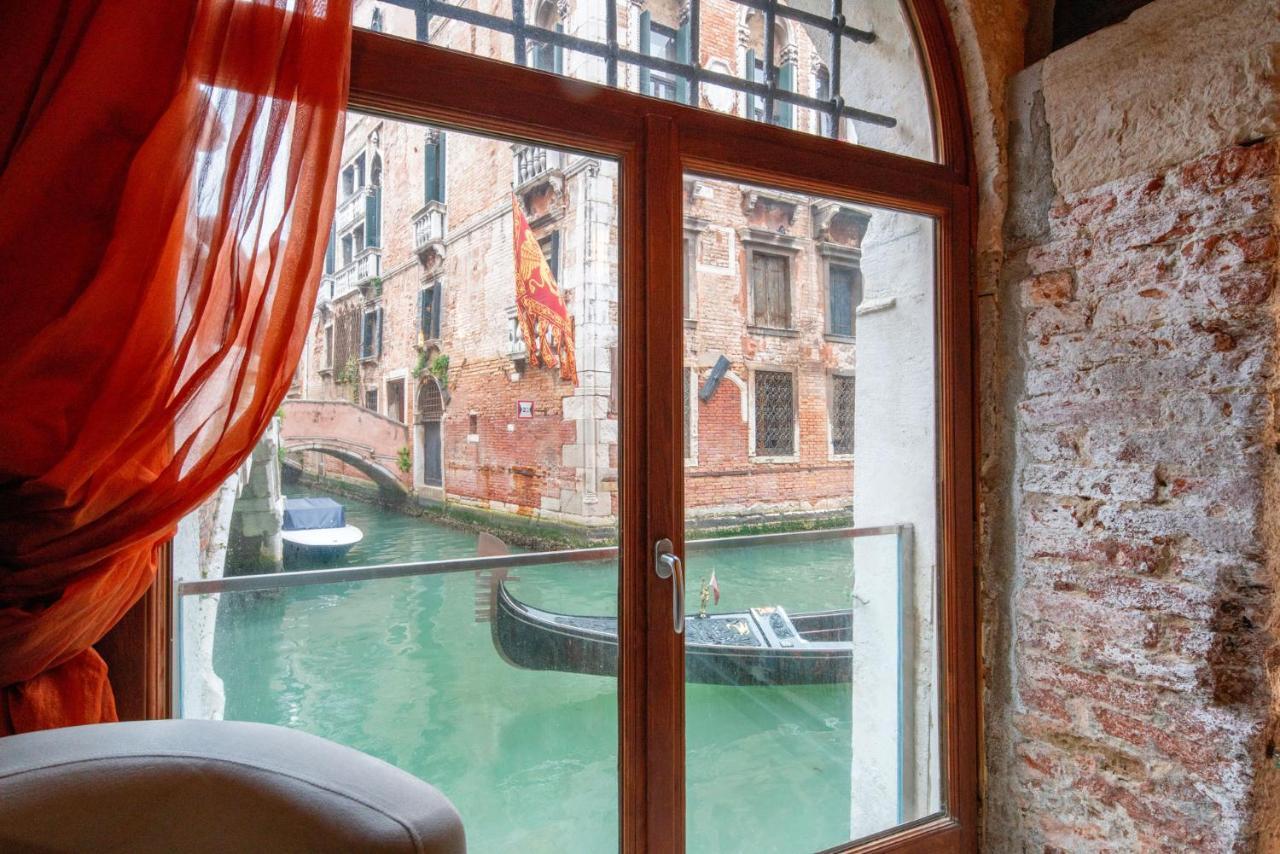 Casa Manina Sul Ponte - Your Private Canal View Венеция Екстериор снимка