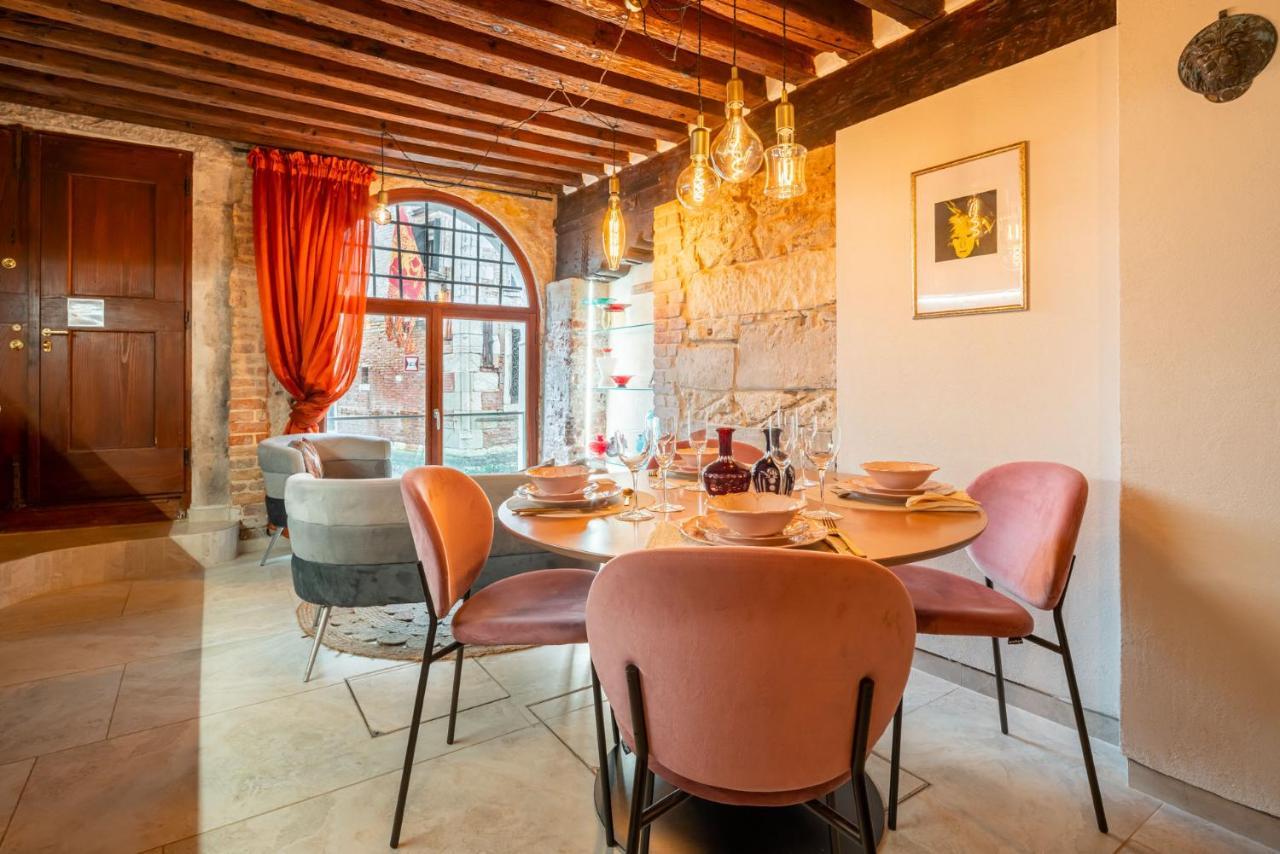 Casa Manina Sul Ponte - Your Private Canal View Венеция Екстериор снимка