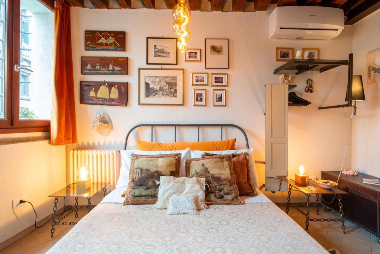 Casa Manina Sul Ponte - Your Private Canal View Венеция Екстериор снимка