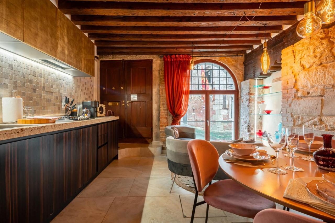 Casa Manina Sul Ponte - Your Private Canal View Венеция Екстериор снимка