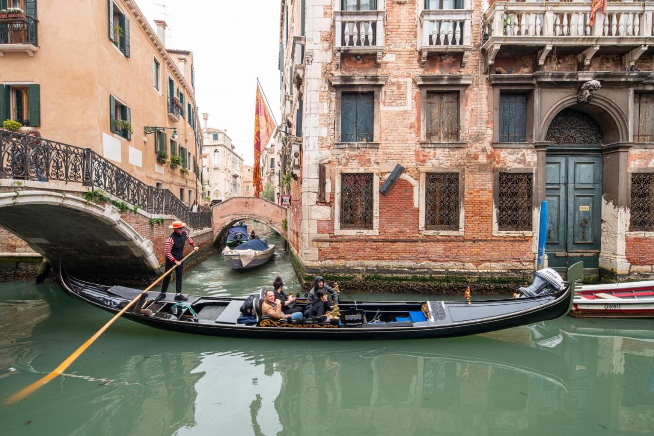 Casa Manina Sul Ponte - Your Private Canal View Венеция Екстериор снимка