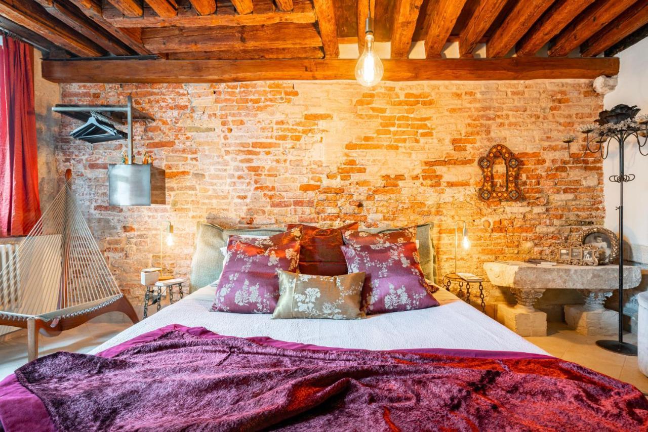 Casa Manina Sul Ponte - Your Private Canal View Венеция Екстериор снимка