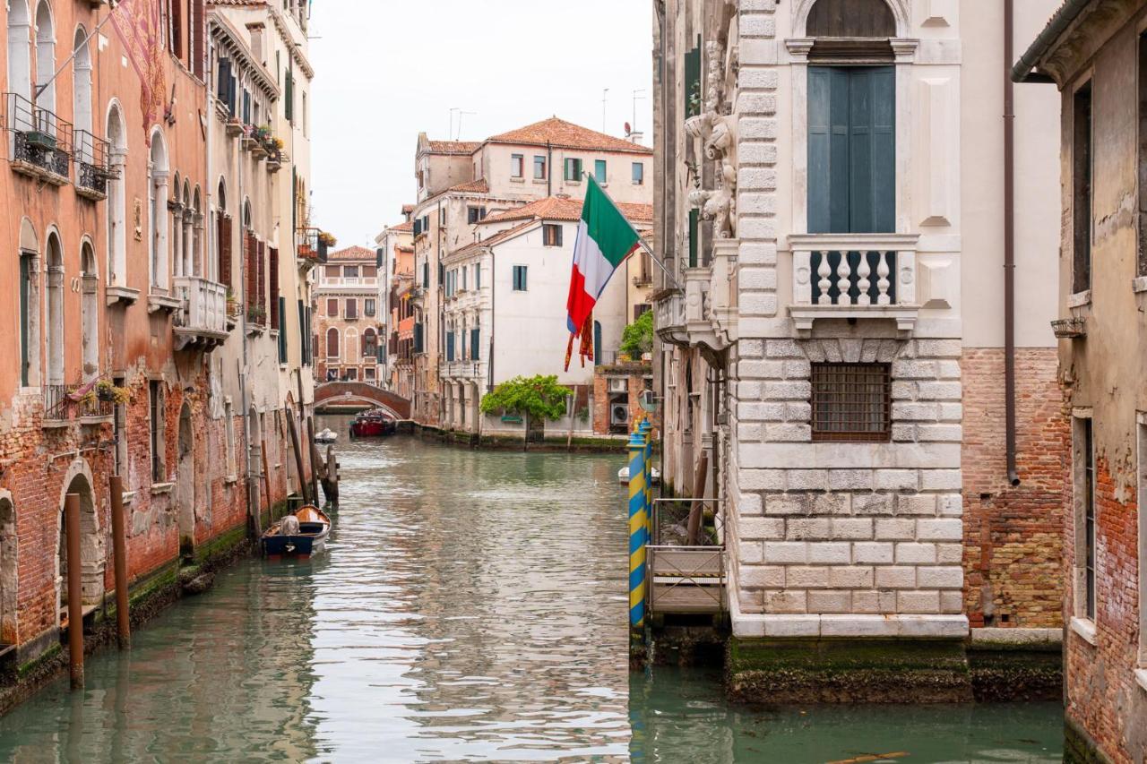 Casa Manina Sul Ponte - Your Private Canal View Венеция Екстериор снимка