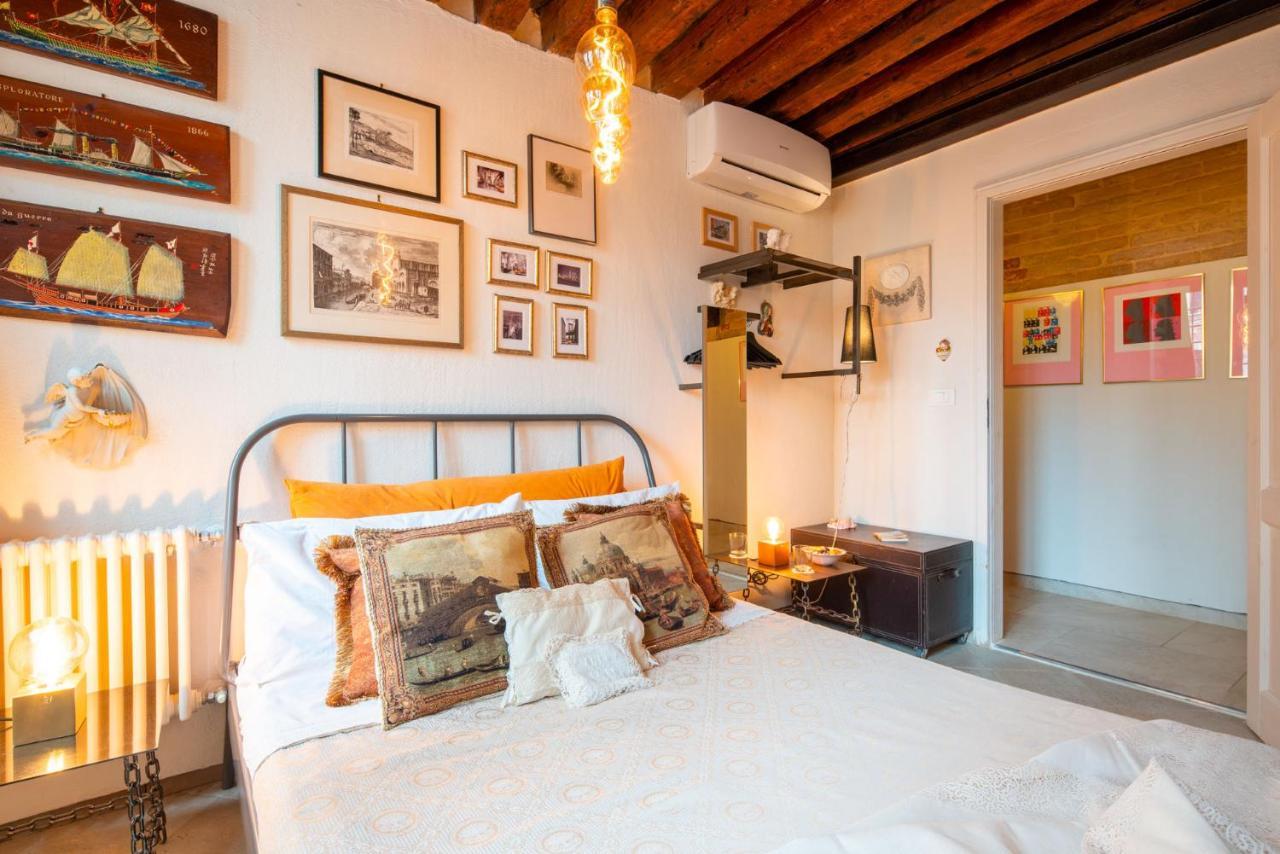 Casa Manina Sul Ponte - Your Private Canal View Венеция Екстериор снимка