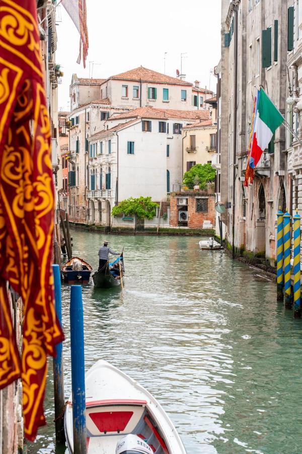 Casa Manina Sul Ponte - Your Private Canal View Венеция Екстериор снимка