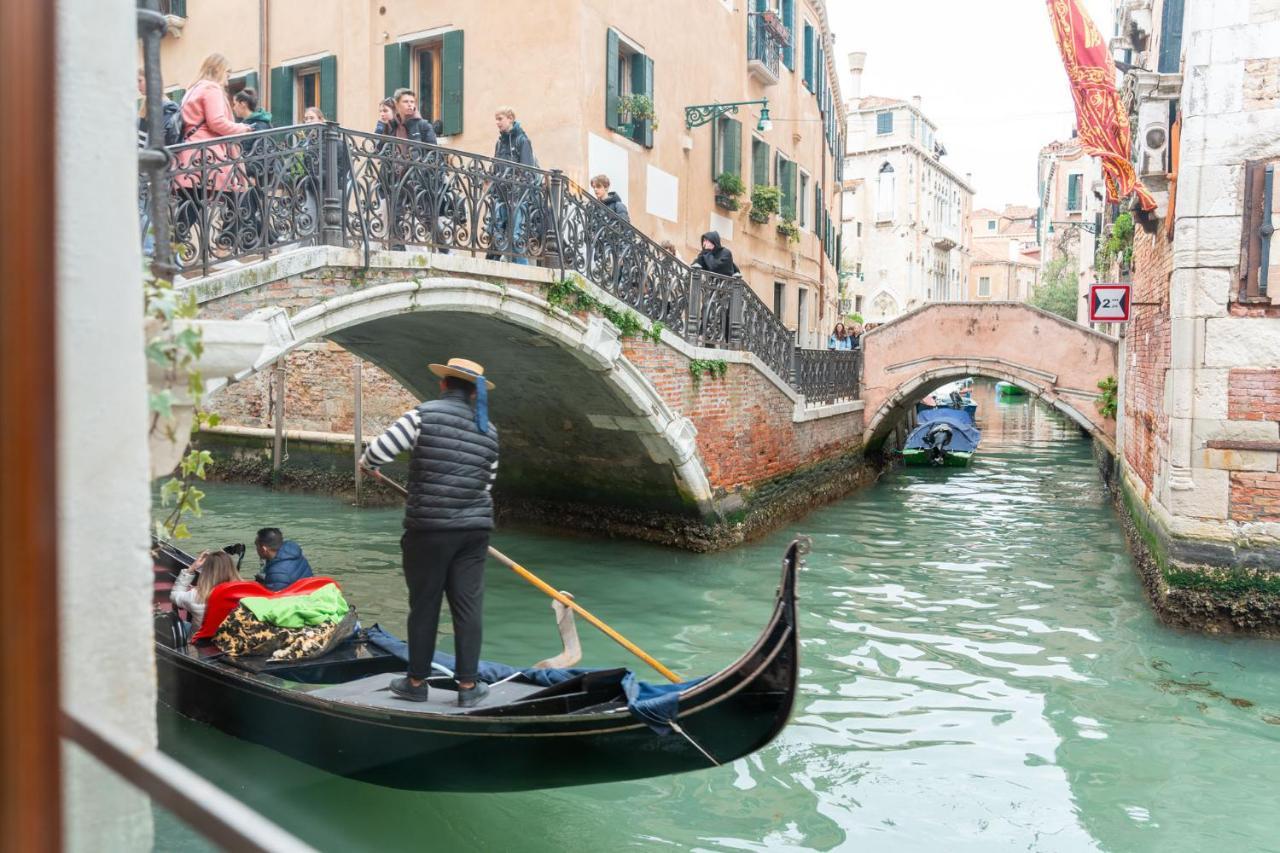 Casa Manina Sul Ponte - Your Private Canal View Венеция Екстериор снимка