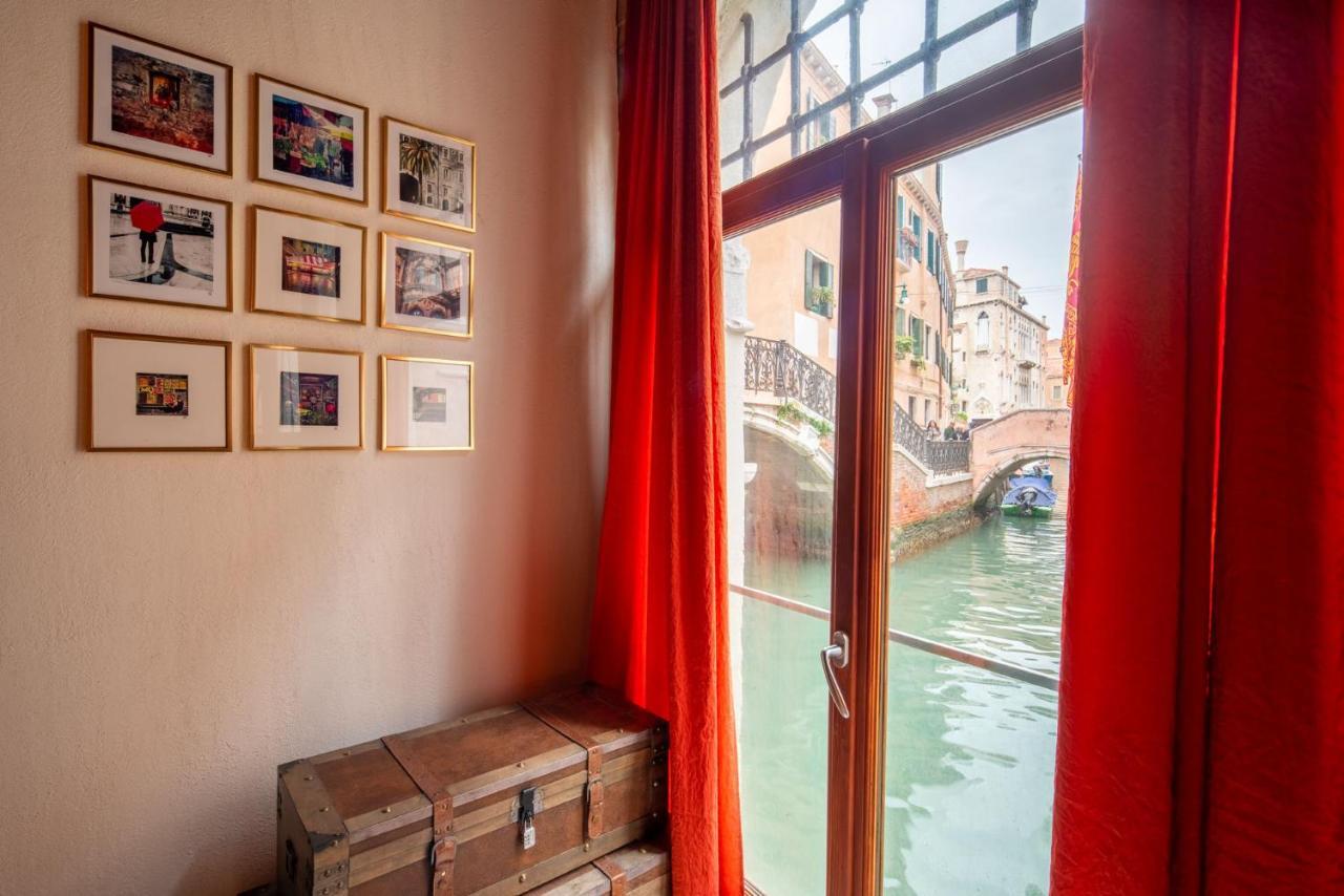 Casa Manina Sul Ponte - Your Private Canal View Венеция Екстериор снимка