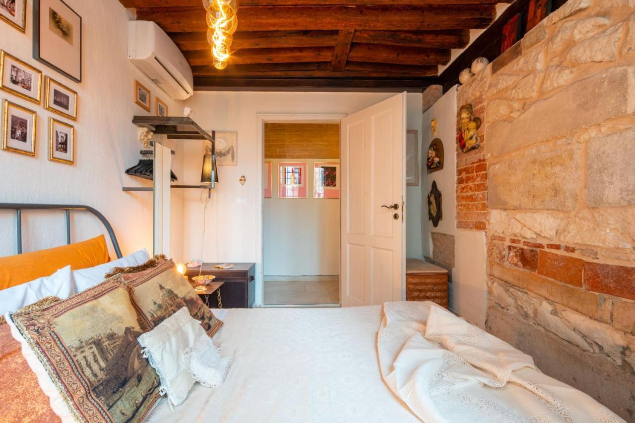 Casa Manina Sul Ponte - Your Private Canal View Венеция Екстериор снимка