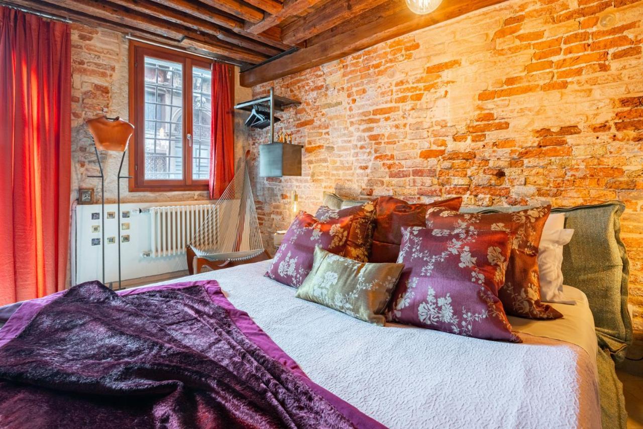 Casa Manina Sul Ponte - Your Private Canal View Венеция Екстериор снимка
