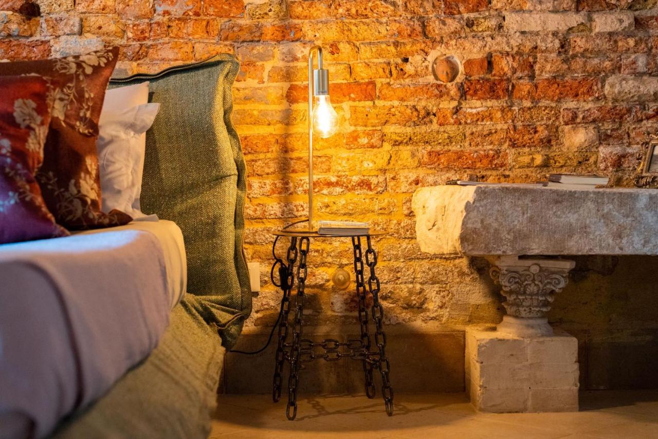 Casa Manina Sul Ponte - Your Private Canal View Венеция Екстериор снимка