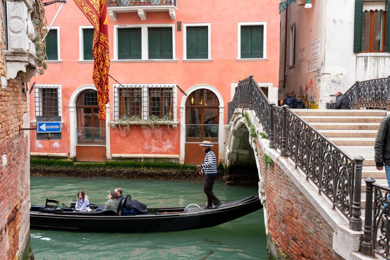 Casa Manina Sul Ponte - Your Private Canal View Венеция Екстериор снимка