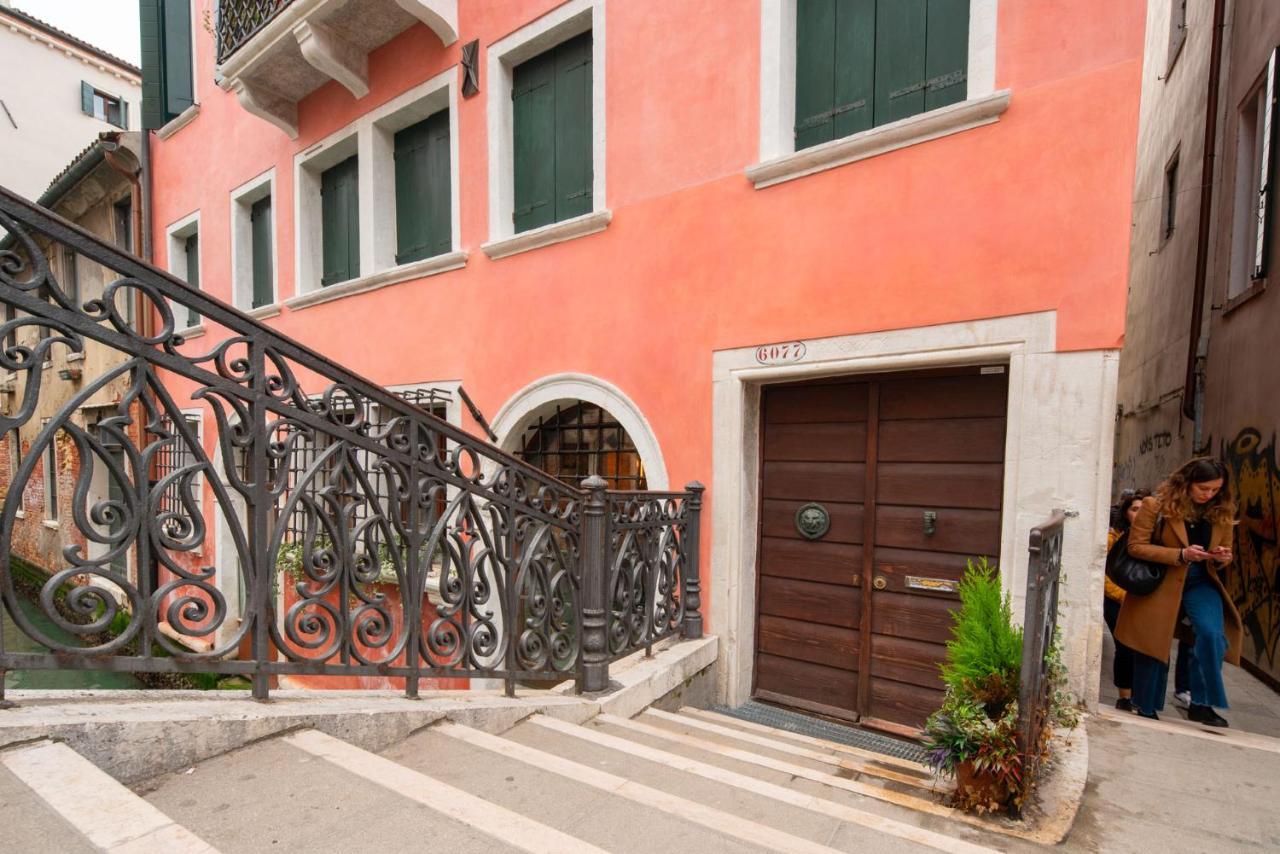 Casa Manina Sul Ponte - Your Private Canal View Венеция Екстериор снимка