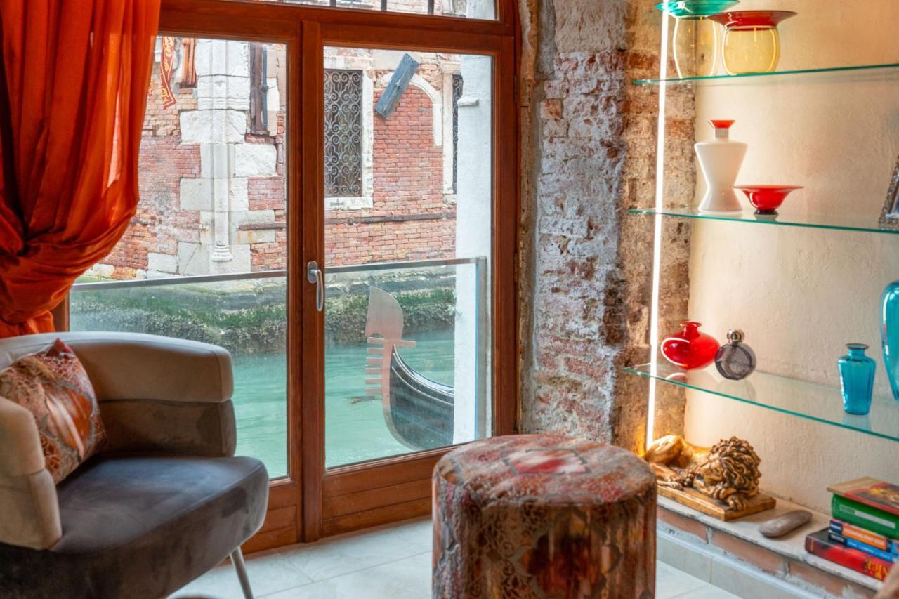 Casa Manina Sul Ponte - Your Private Canal View Венеция Екстериор снимка