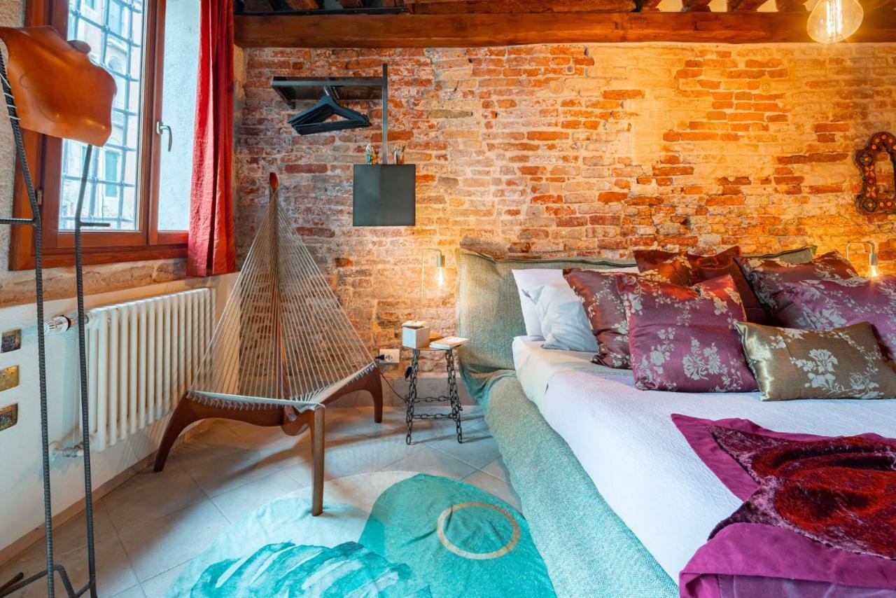 Casa Manina Sul Ponte - Your Private Canal View Венеция Екстериор снимка
