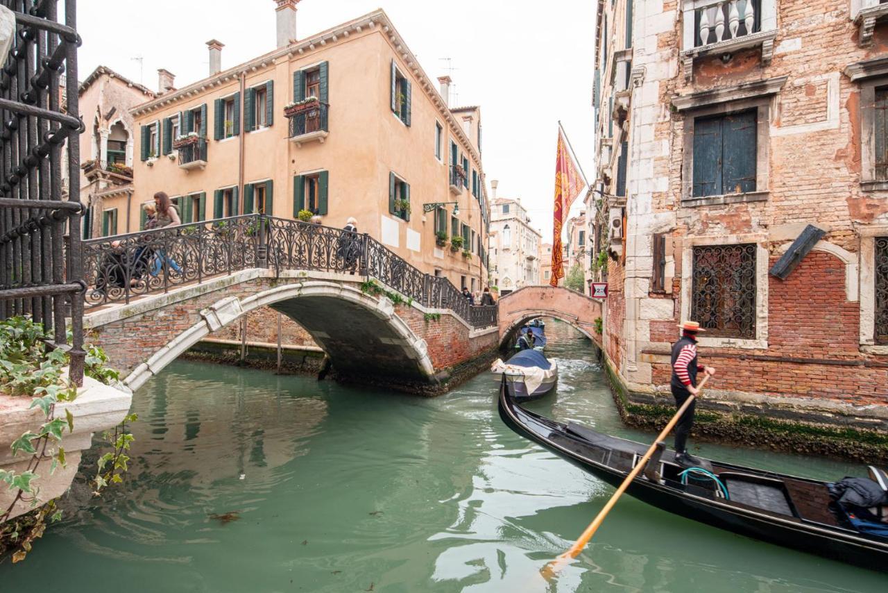 Casa Manina Sul Ponte - Your Private Canal View Венеция Екстериор снимка