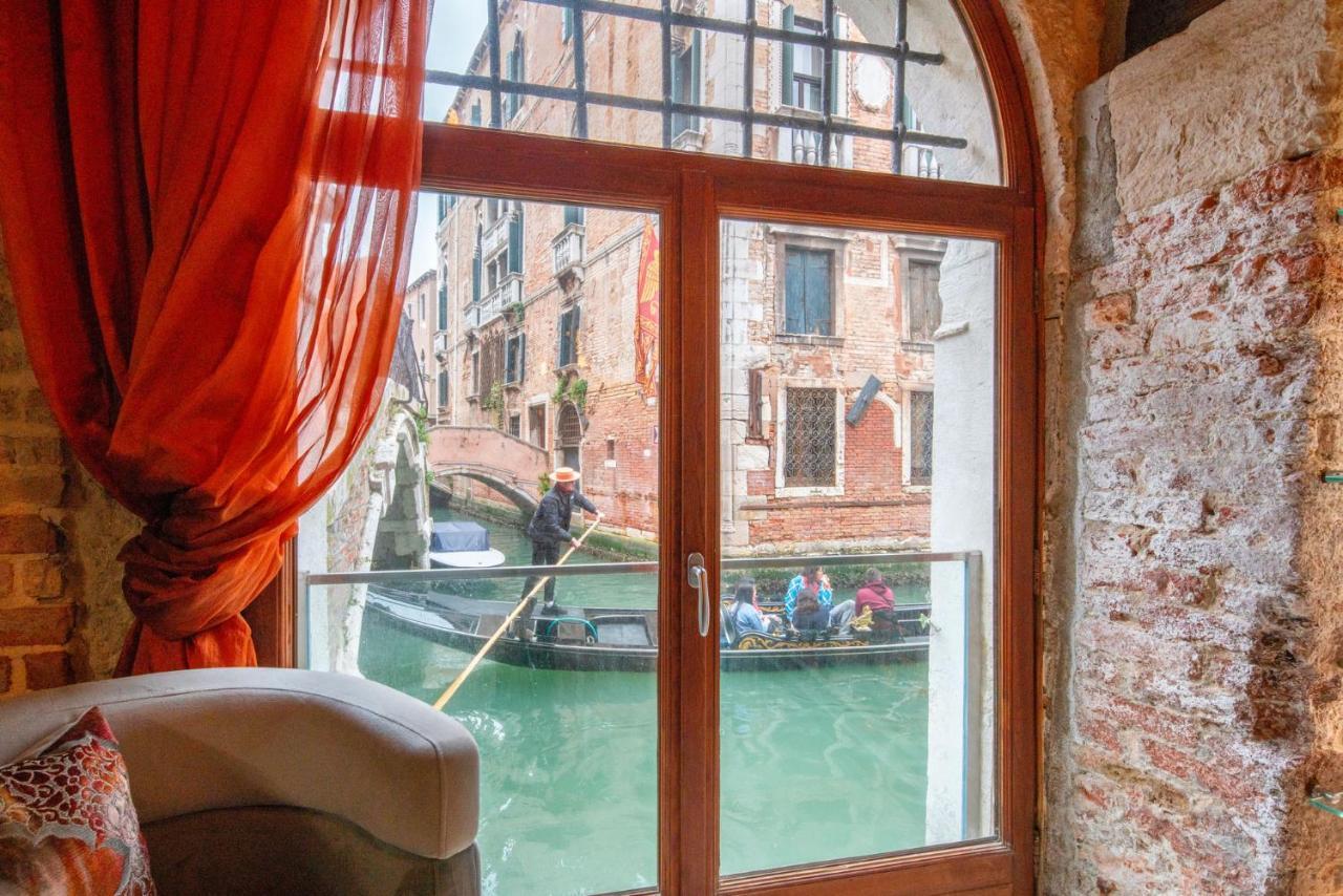 Casa Manina Sul Ponte - Your Private Canal View Венеция Екстериор снимка