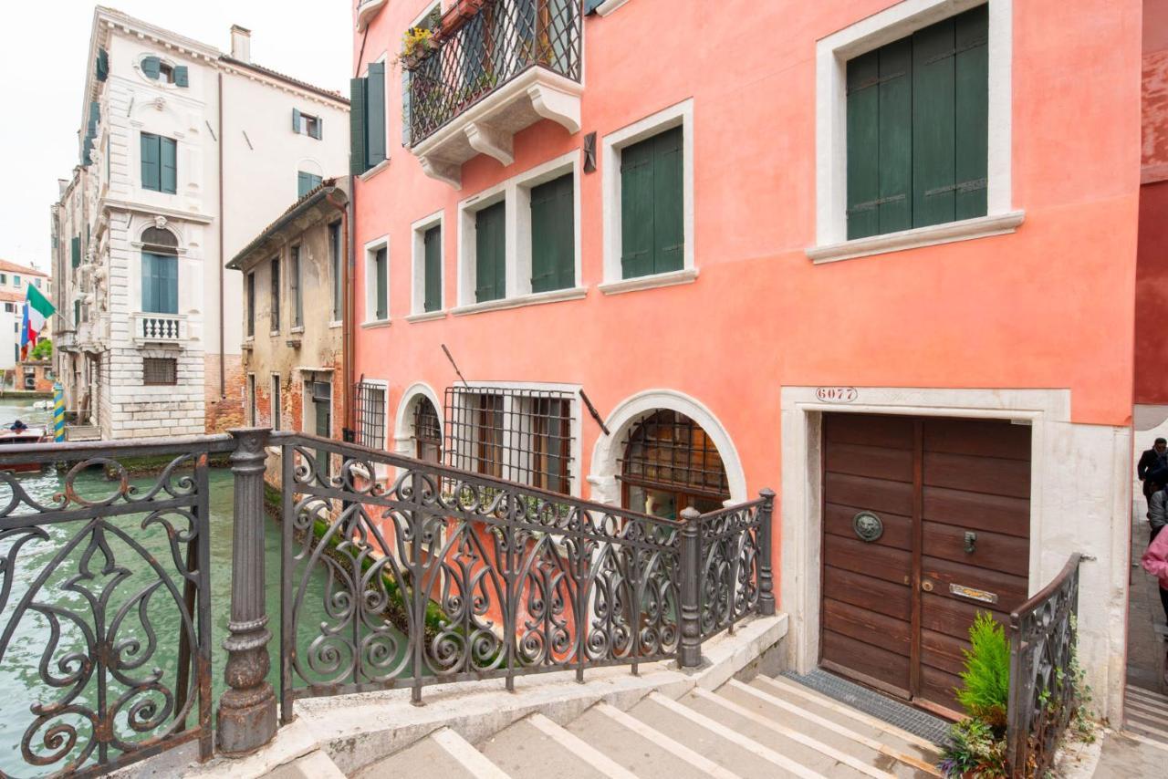 Casa Manina Sul Ponte - Your Private Canal View Венеция Екстериор снимка