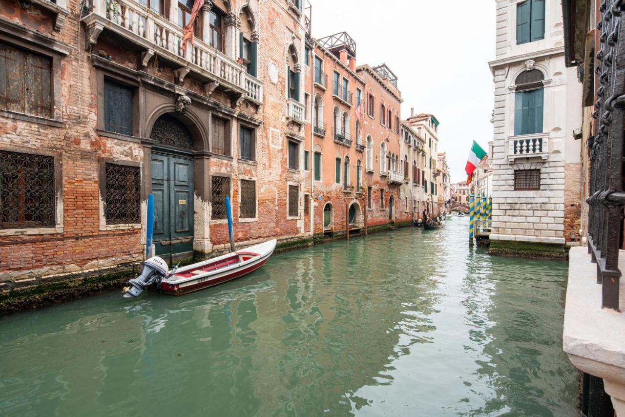 Casa Manina Sul Ponte - Your Private Canal View Венеция Екстериор снимка