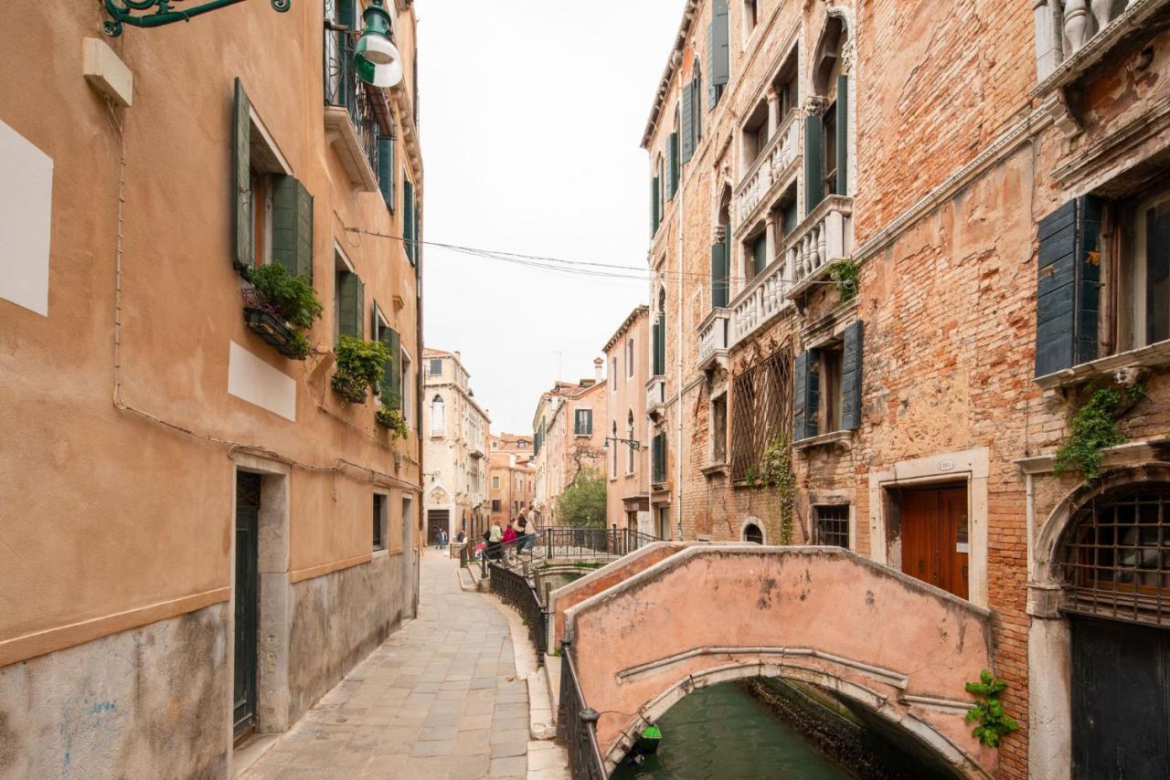 Casa Manina Sul Ponte - Your Private Canal View Венеция Екстериор снимка